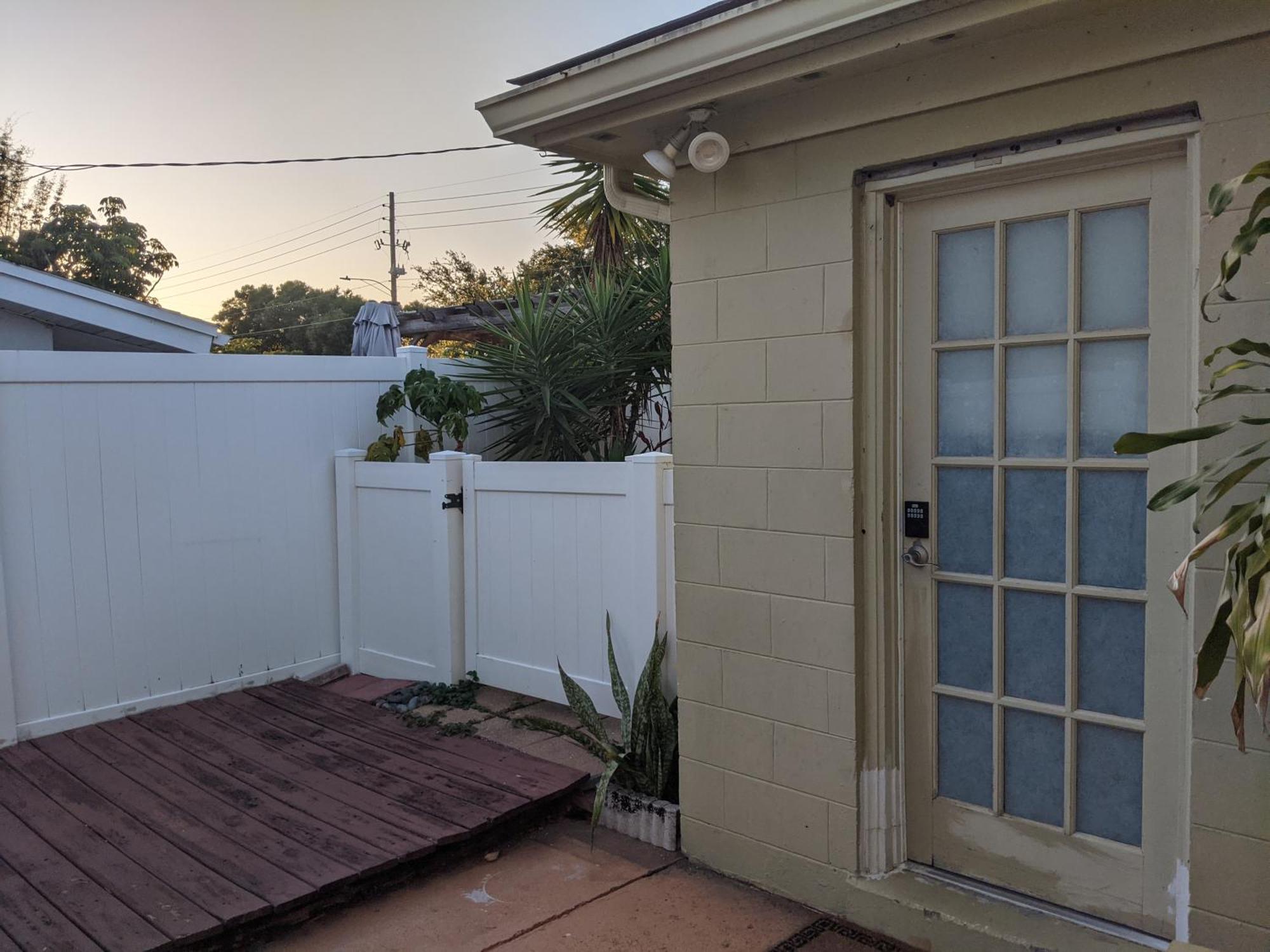 Private Access In Family Homestay *
